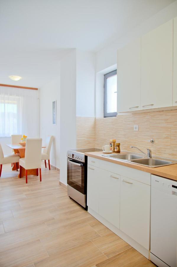 Apartment Karolina - Green Oasis Pula Exterior foto